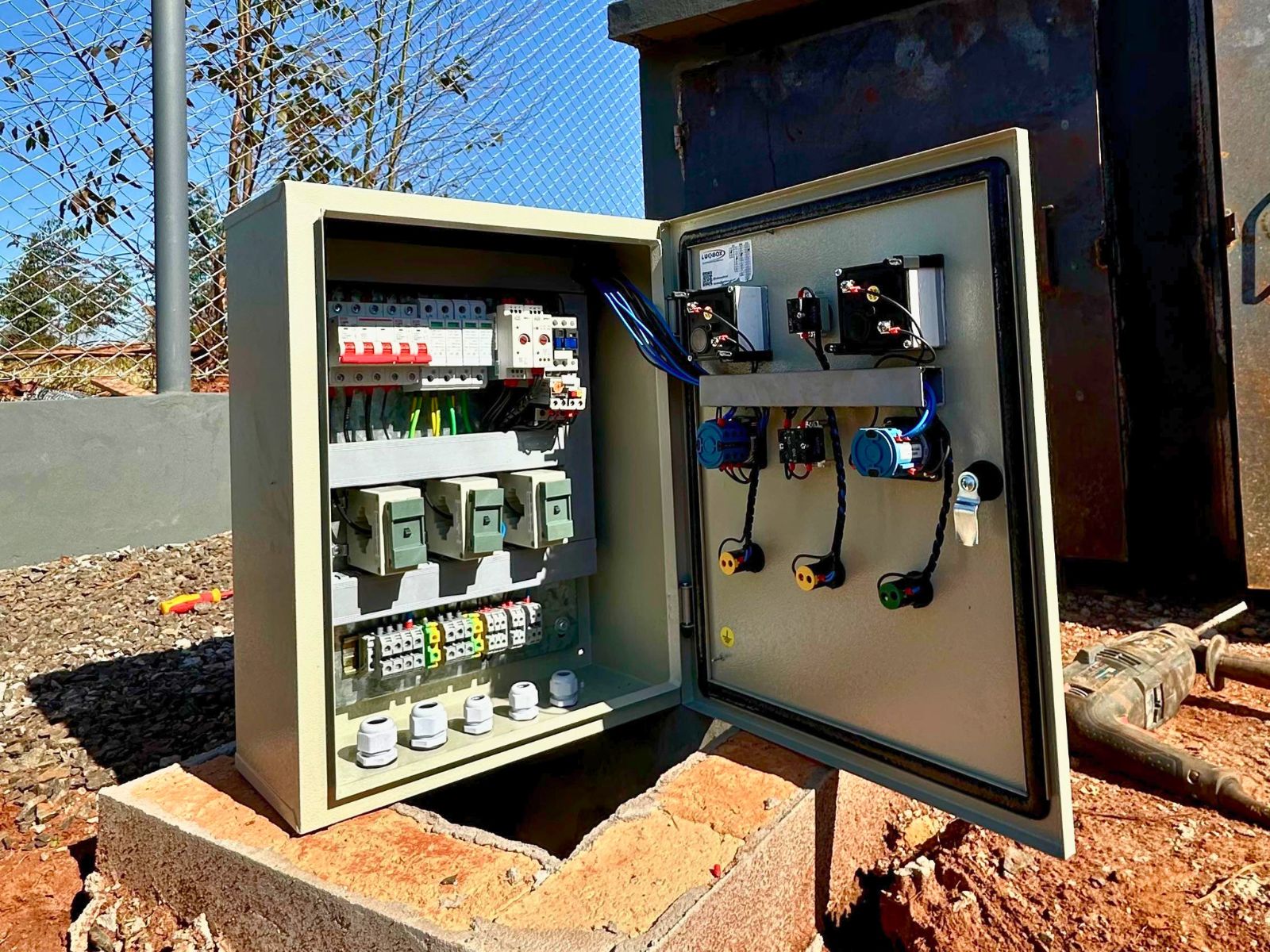 Tablero de control y comando de motobomba — ESTEC