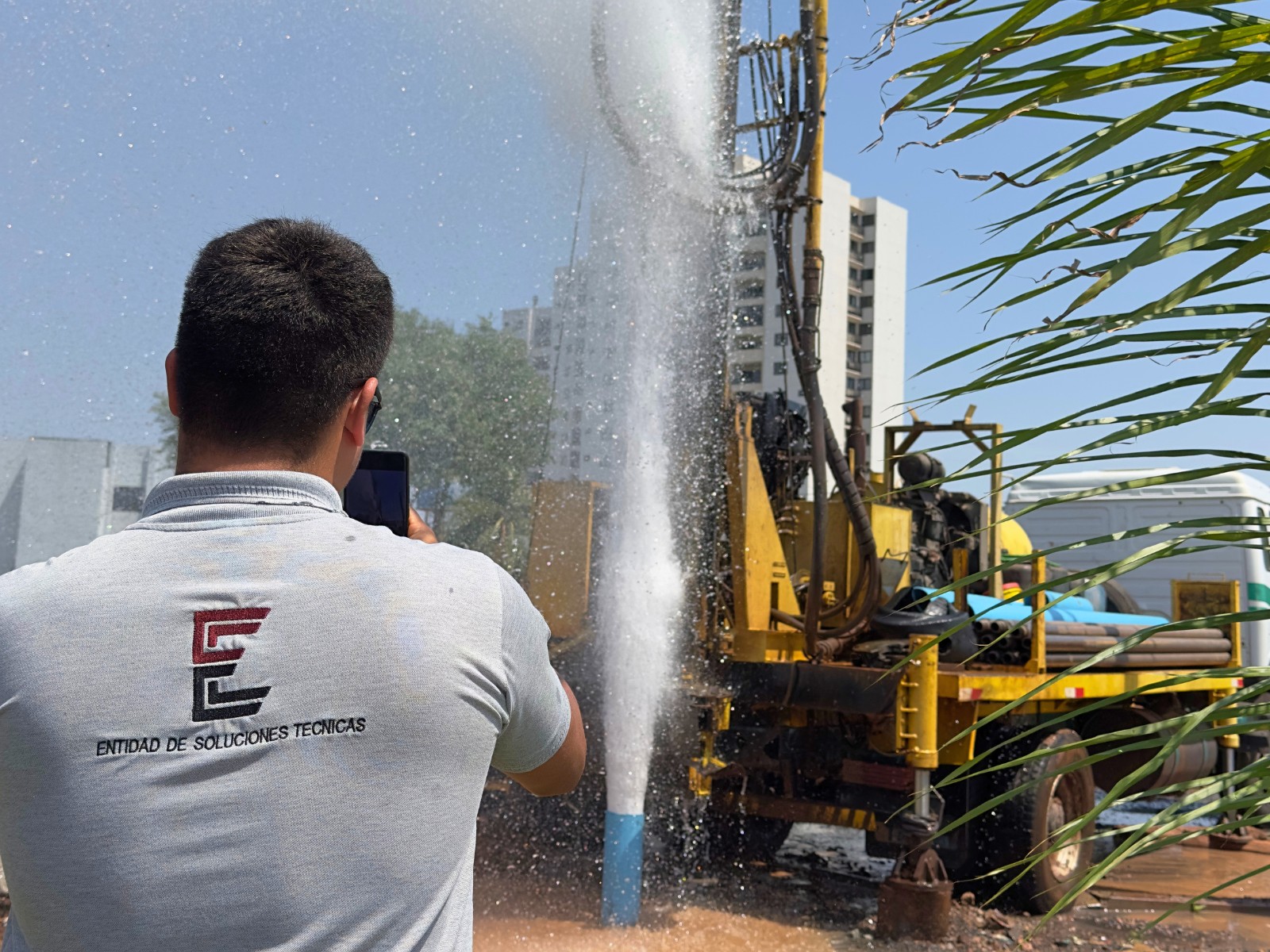 Equipo de perforación de pozo artesiano en Ciudad del Este, Alto Paraná — ESTEC