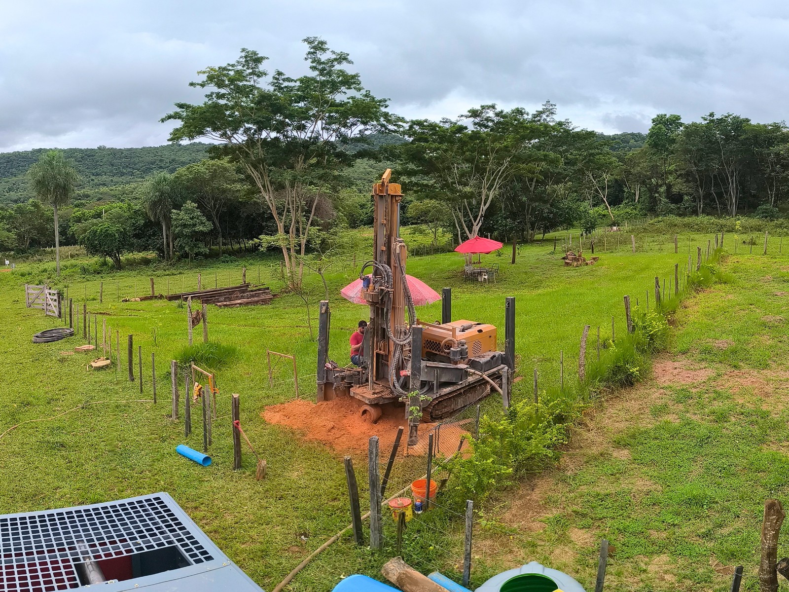 Equipo de perforación de pozo artesiano en Escobar, Paraguarí — ESTEC