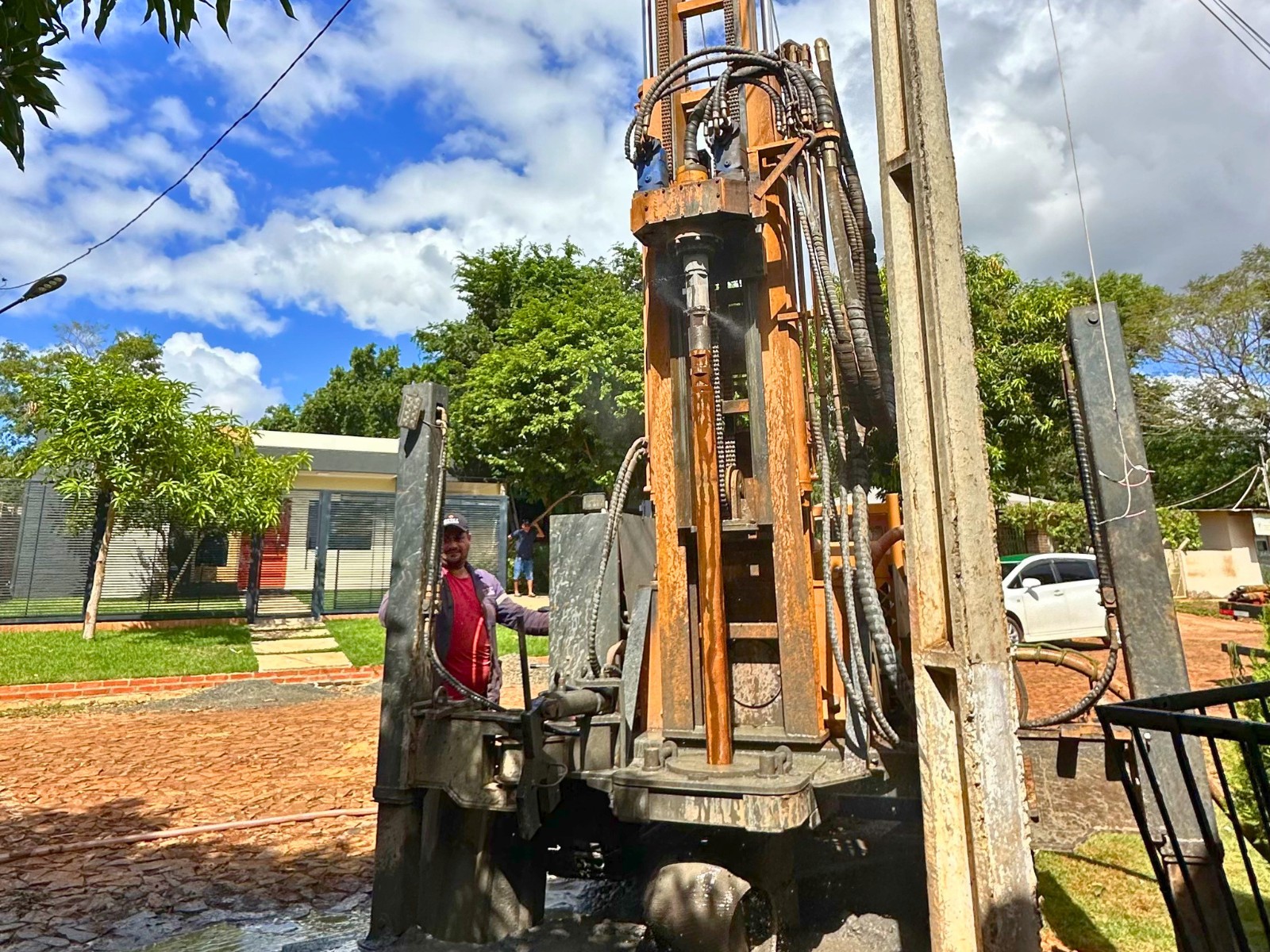 Perforación de pozo artesiano domiciliario en San José de los Arroyos, Central — ESTEC