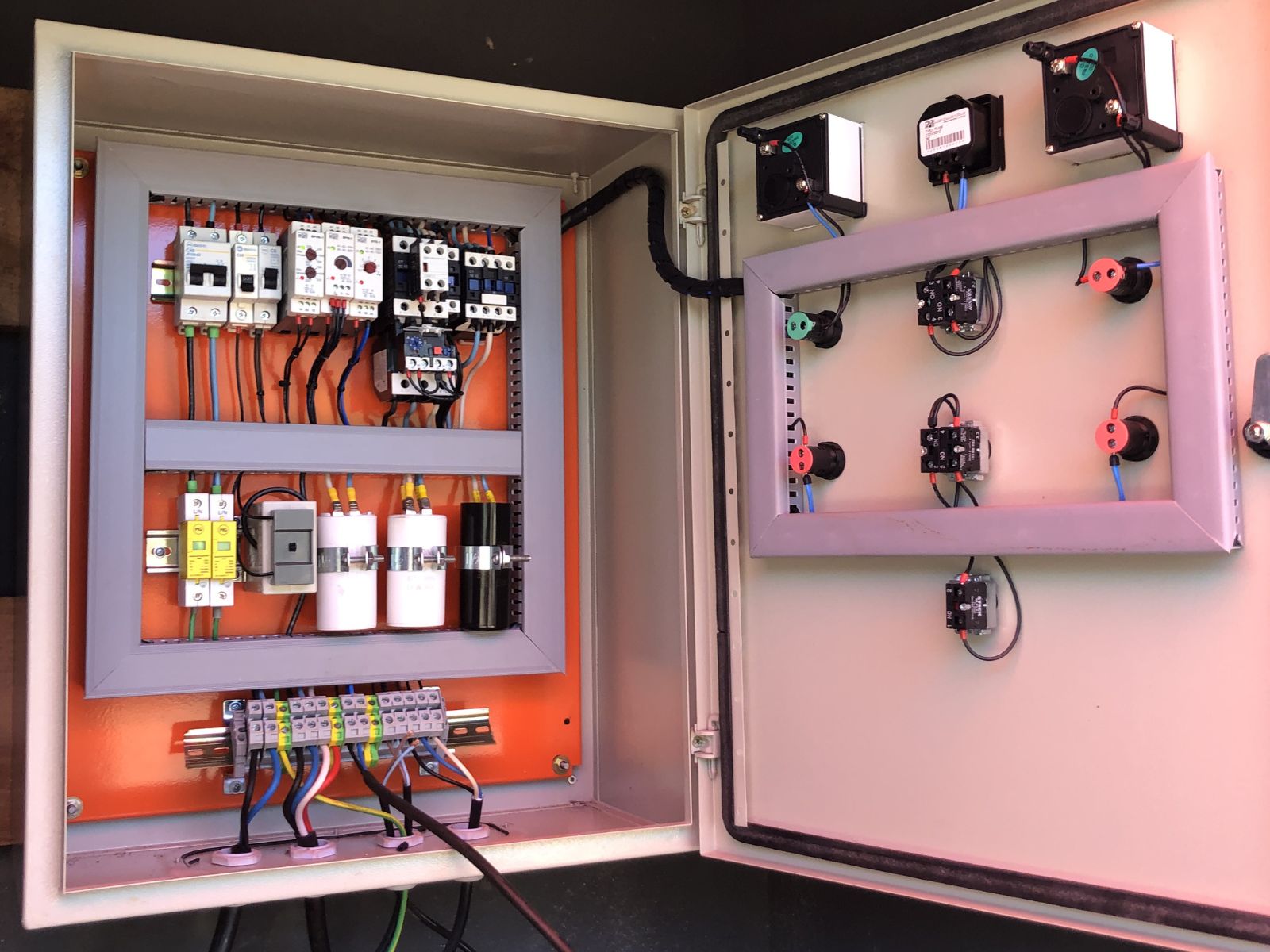 Fabricación a medida — tablero eléctrico ESTEC